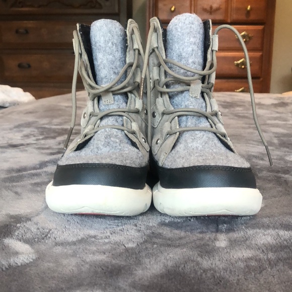 Like new Sorel suede winter waterproof boots Size 9 - Picture 3 of 8